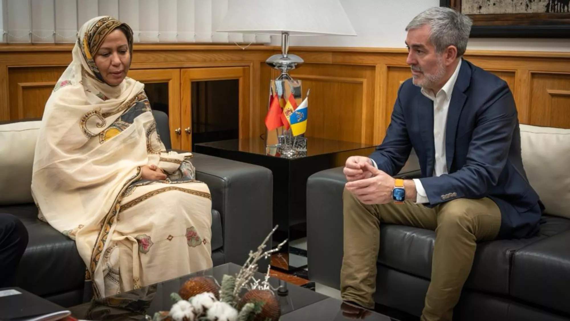 La cónsul de Marruecos, Fatiha El Kamouri, y Fernando Clavijo, presidente del Gobierno de Canarias. / ARCHIVO - AH