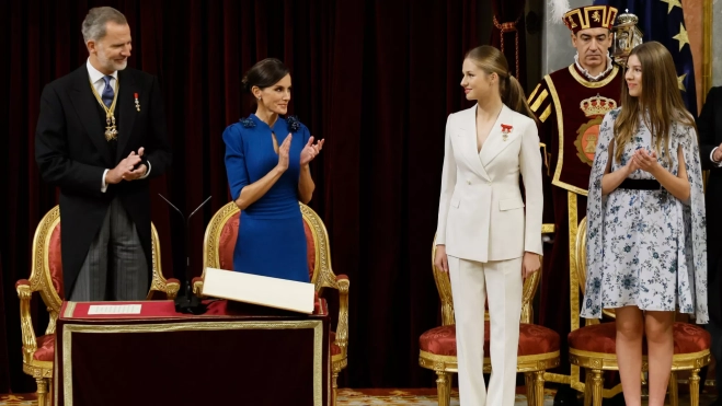 La familia real durante la jura de la Constitución de la Princesa Leonor / CASA REAL