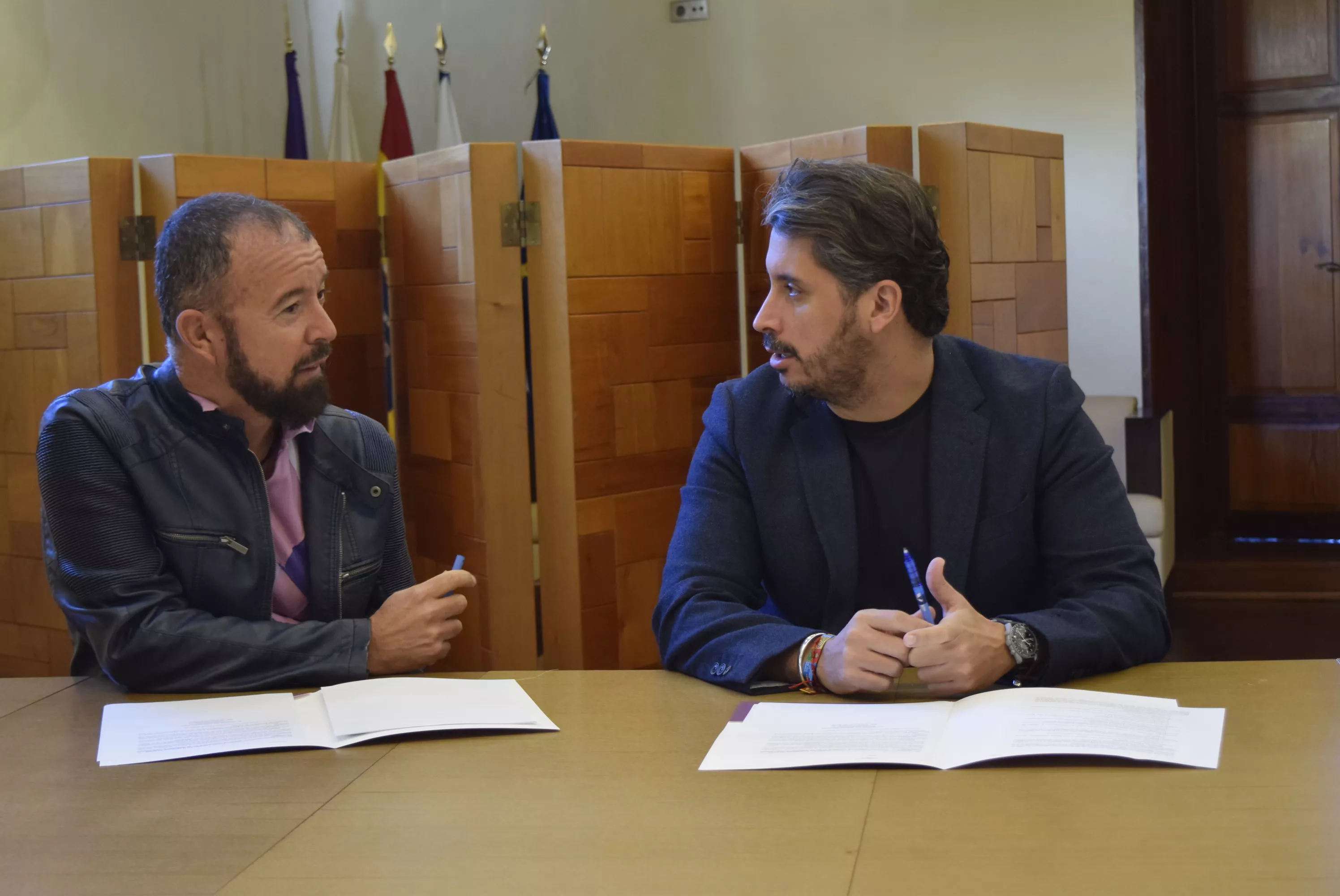 El presidente de la Asociación Volcanes de Canarias, Víctor Melo, y el alcalde de La Laguna, Luis Yeray Gutiérrez / CEDIDA