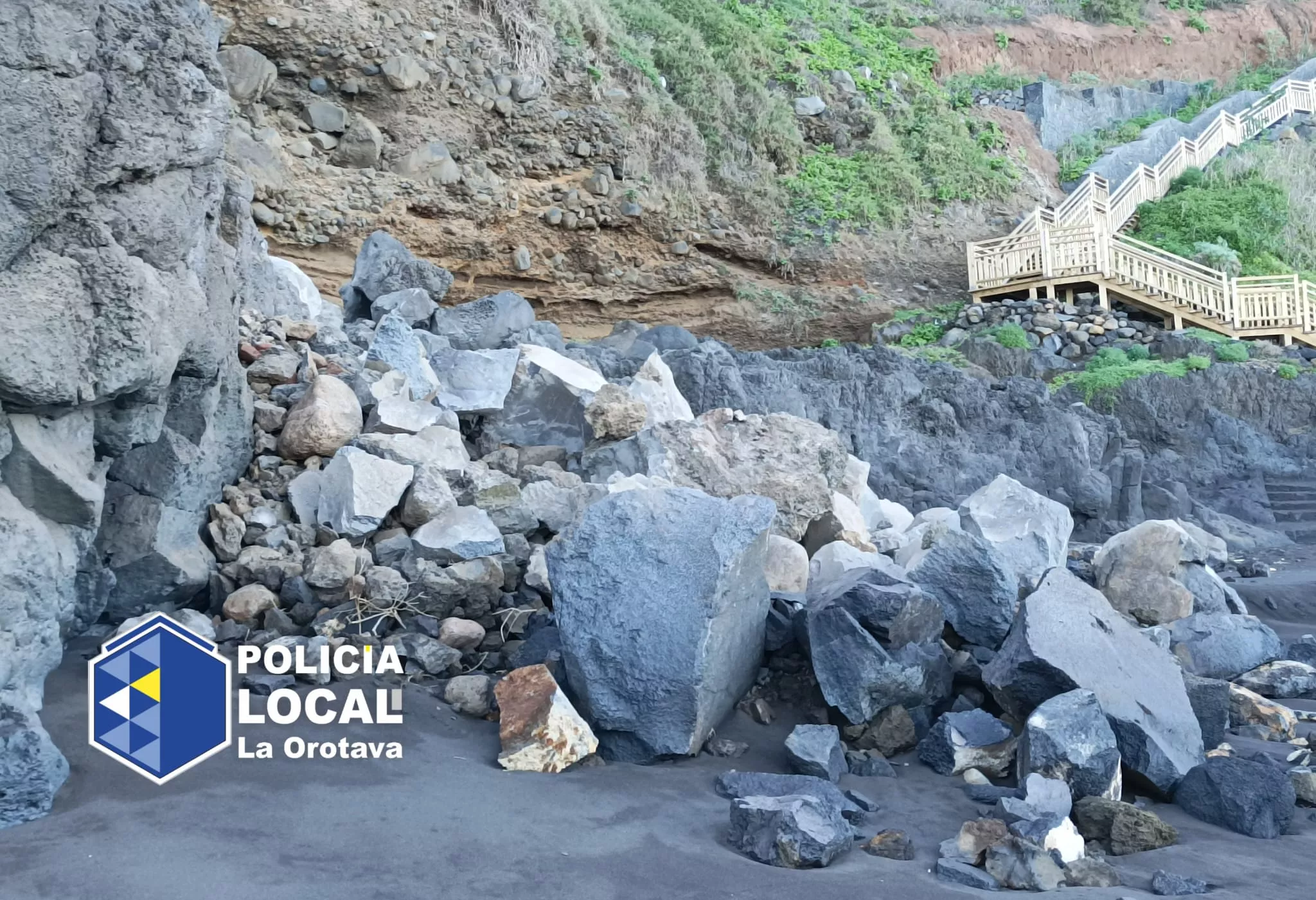 Desprendimiento en la playa de Los Patos / CEDIDA Desprendimiento en la playa de Los Patos / CEDIDA