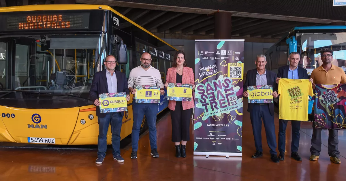 Foto de familia de la presentación de Guaguas Municipales gratis para la San Silvestre / GUAGUAS MUNICIPALES 