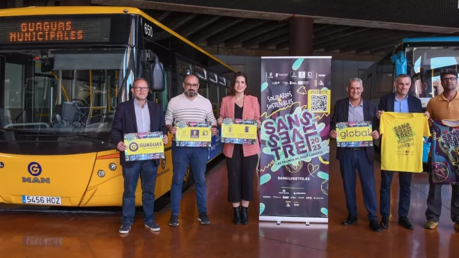 Foto de familia de la presentación de Guaguas Municipales gratis para la San Silvestre / GUAGUAS MUNICIPALES 