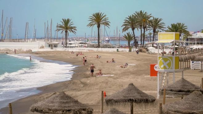 Una playa de Marbella / EFE