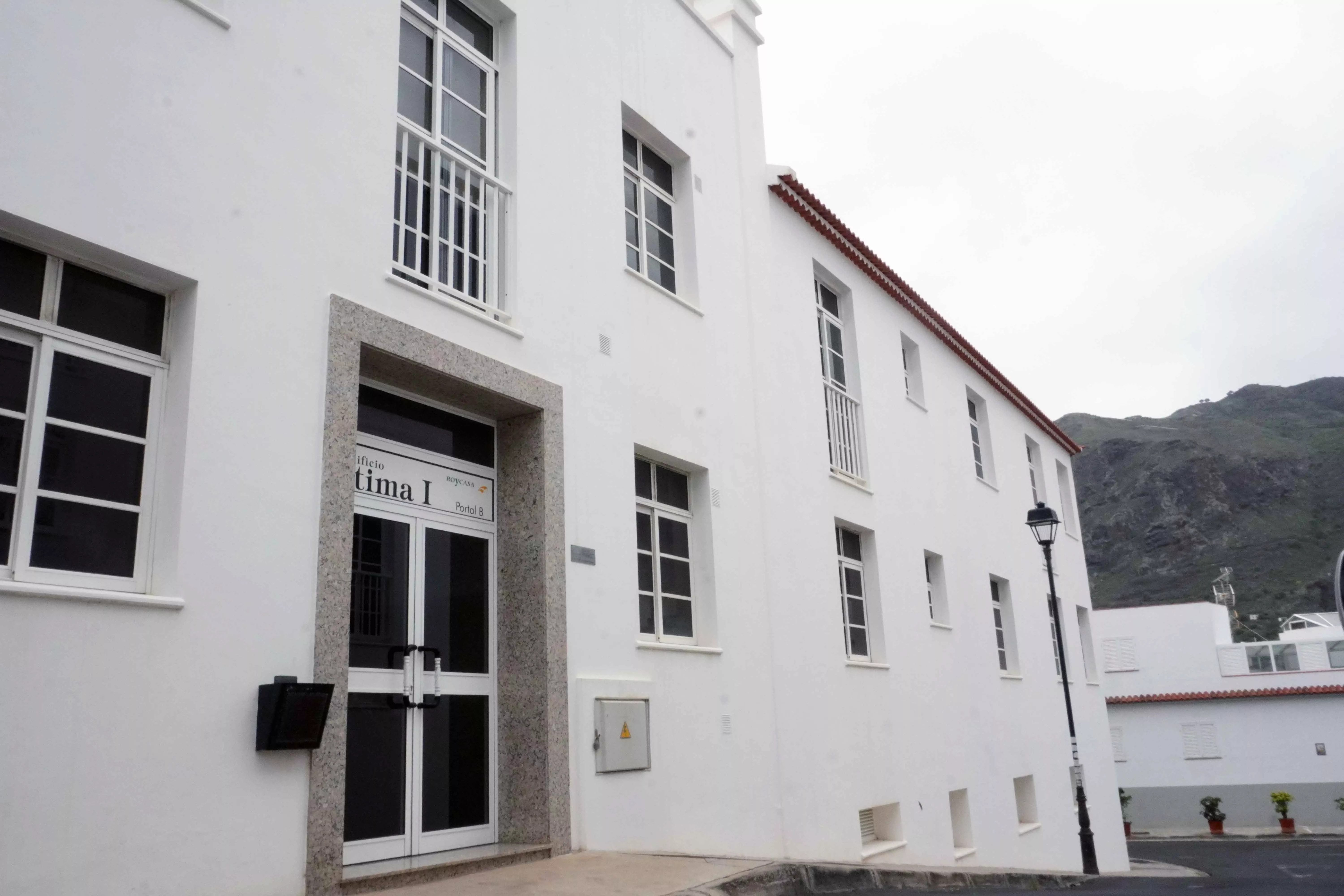 Viviendas sociales en Fátima, Los Silos / CEDIDA