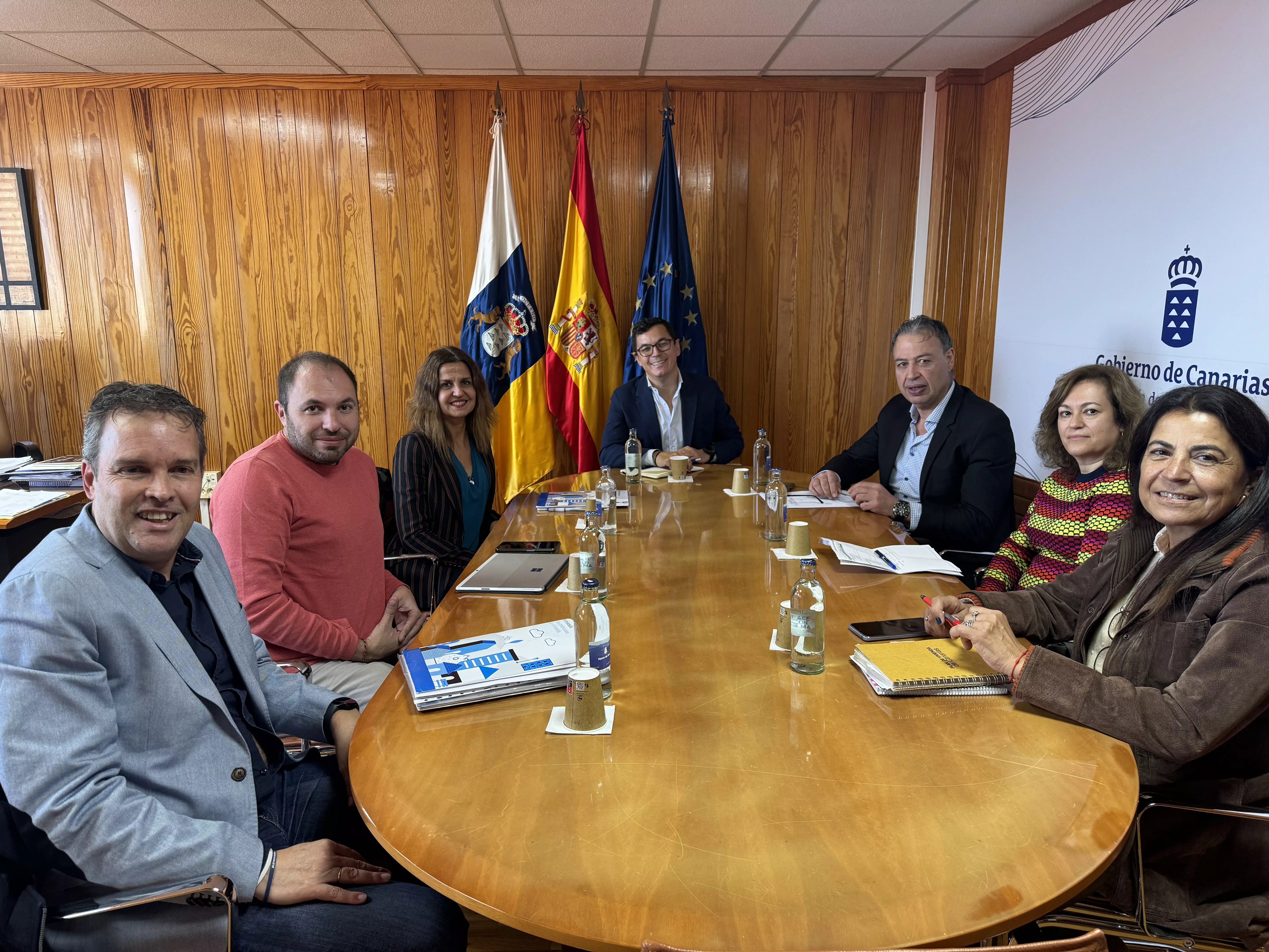Encuentro de la consejería de Obras Públicas y Vivienda, ICAVI y responsables de la Asociación Provivienda / CEDIDA