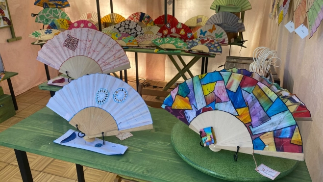 Abanicos elaborados por Esther Rodríguez, artesana dedicada a la decoración de tela / ATLÁNTICO HOY Abanicos elaborados por Esther Rodríguez, artesana dedicada a la decoración de tela / ATLÁNTICO HOY