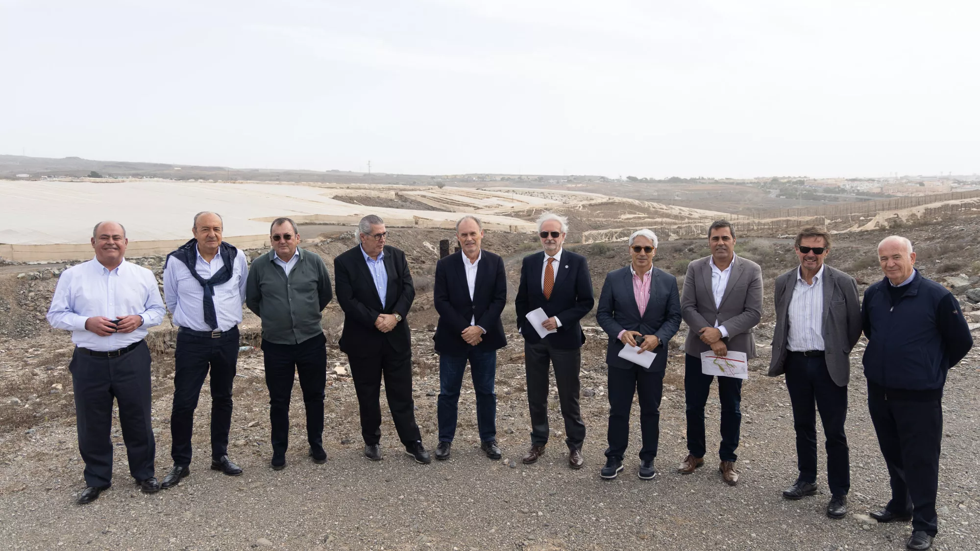 Los promotores del Parque Tecnológico de Energía Solar de Gran Canaria en el solar comprado para su construcción./ CEDIDA