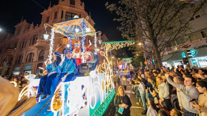 Celebración de la cabalgata de los Reyes Magos en Santa Cruz de Tenerife. / CEDIDA