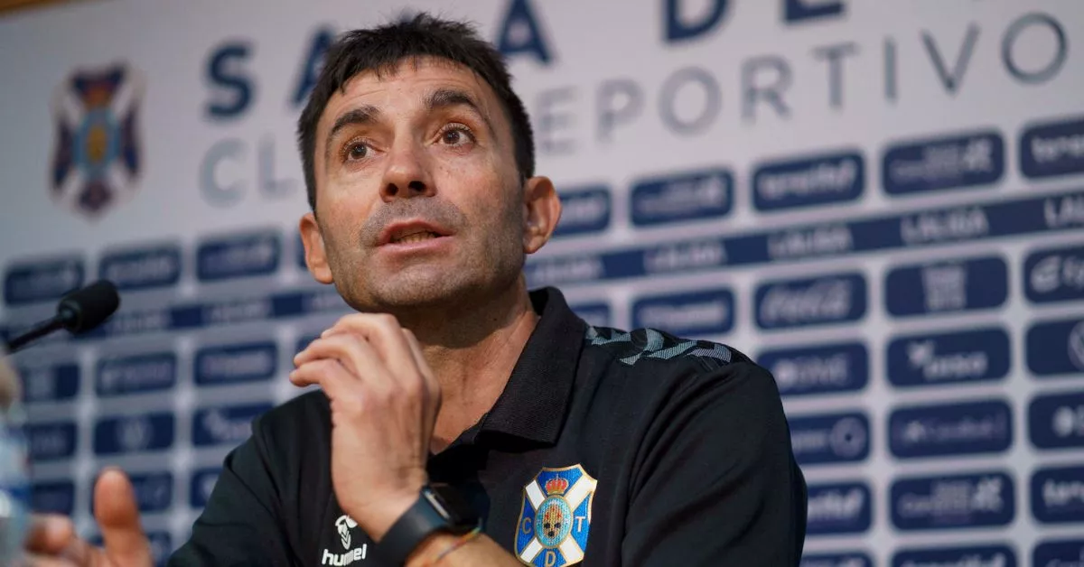 Asier Garitano durante la primera rueda de prensa de 2024 en el Heliodoro, previa al partido de Copa del Rey ante Las Palmas./ EFE. Ramón de La Rocha.