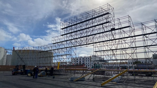 La estructura metálica del escenario ya está finalizada / ATLÁNTICO HOY - ARIADNA MARTÍNEZ La estructura metálica del escenario ya está finalizada / ATLÁNTICO HOY - ARIADNA MARTÍNEZ