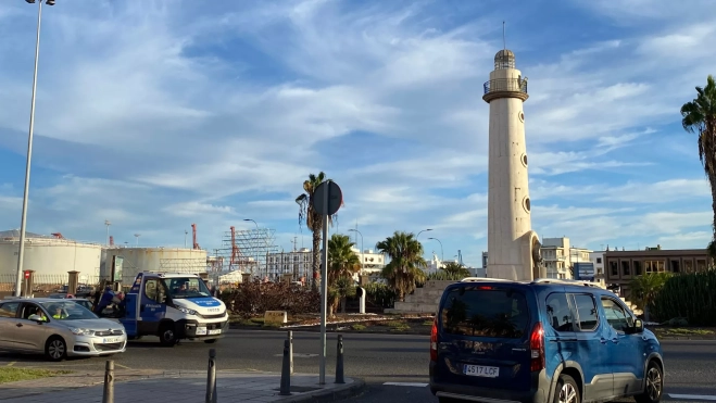 Rotonda de Belén María con la estructura del escenario al fondo / ATLÁNTICO HOY- ARIADNA MARTÍNEZ