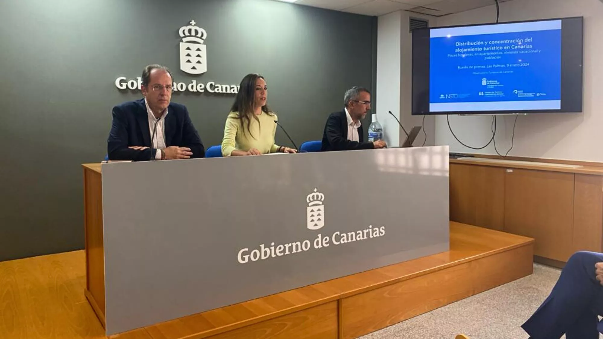 La consejera de Turismo y Empleo del Gobierno de Canarias, Jessica de León, durante una rueda de prensa / ATLÁNTICO HOY