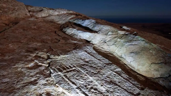 Imagen de los grabados podomorfos de la cumbre de Tindaya / EFE Imagen de los grabados podomorfos de la cumbre de Tindaya / EFE
