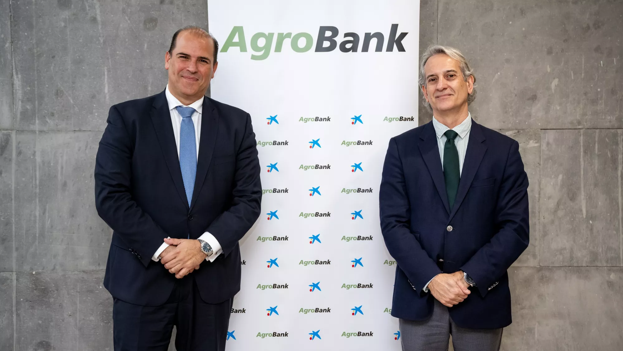 Manuel Afonso, director territorial de CaixaBank en Canarias, y Gabriel Vázquez, director de AgroBank en las Islas / CAIXABANK
