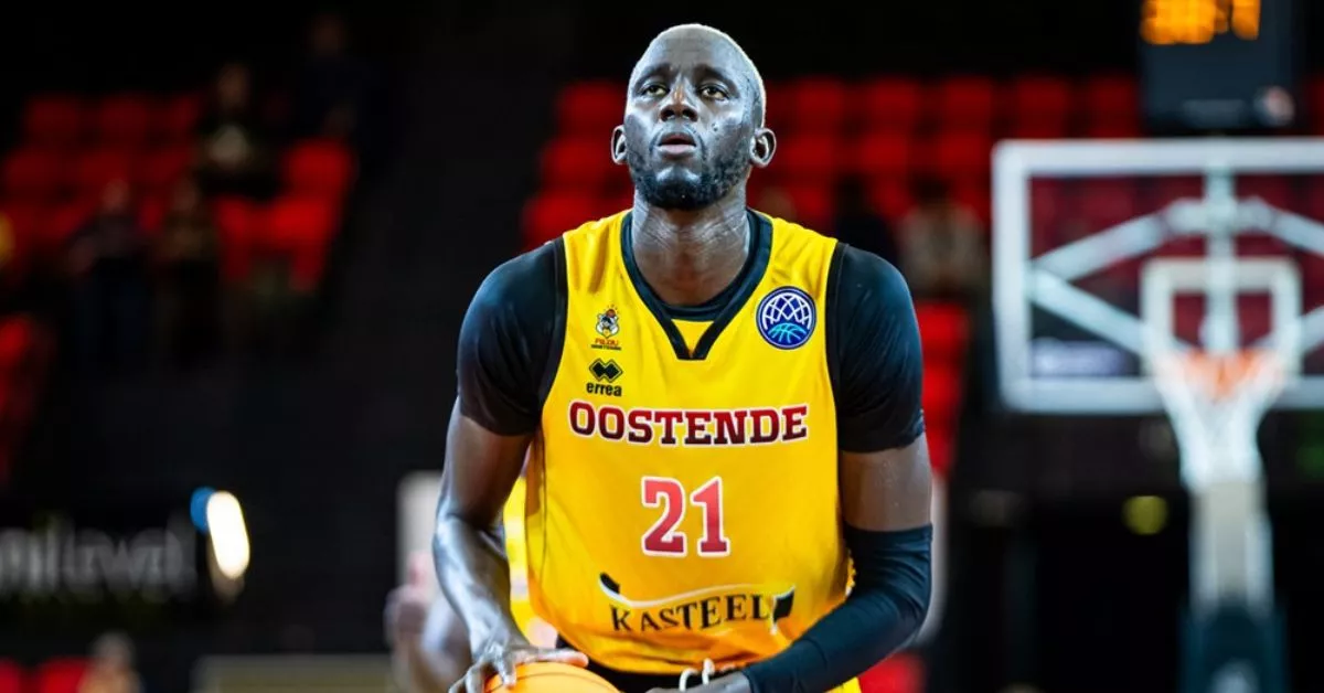 El pívot senegalés Ilimane Diop durante un partido de Basketball Champions League disputado con el Oostende belga esta temporada./ BCL