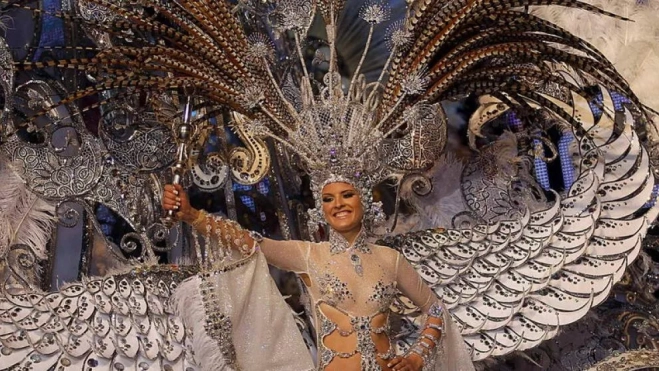 Soraya Rodríguez Castro, Reina del Carnaval de Santa Cruz de Tenerife 2013. / EFE