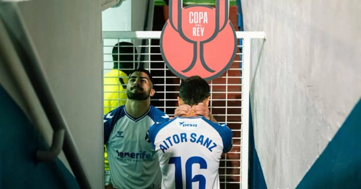 Aitor Sanz y Mellot en el túnel de vestuarios del Heliodoro durante el descanso del derbi copero./ CDT Sandra Acosta @sanacosta_  