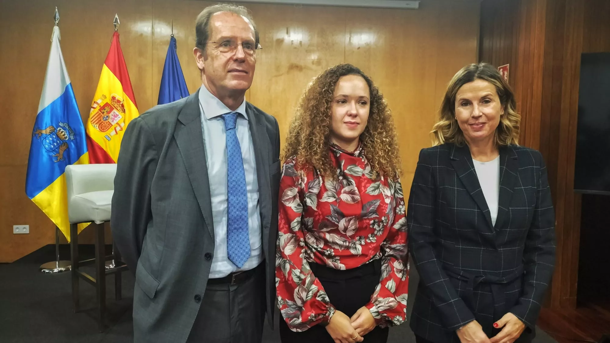 De izquierda a derecha, el viceconsejero de Turismo del Gobierno de Canarias, José Manuel Sanabria, la consejera delegada de los Hoteles Escuela (Hecansa), Paola Plasencia, y la directora de Formación del Grupo Iberostar, Sandra Serrano./ ÁLVARO OLIVER - AH