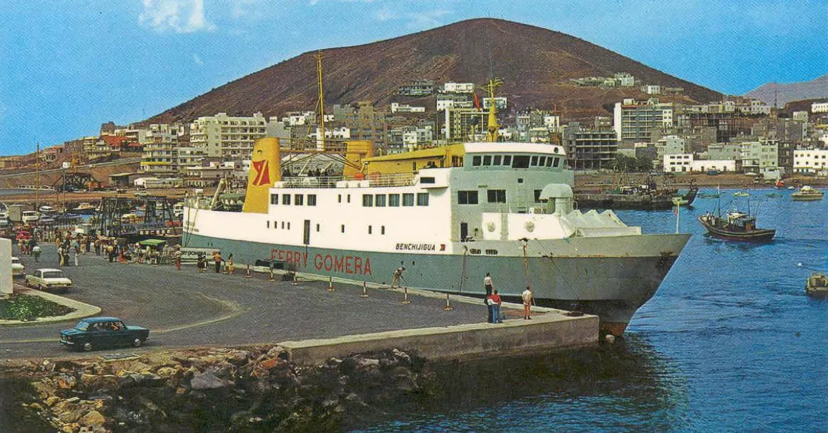 El 'Benchijigua', de Ferry Gomera, fue el primer barco de Fred. Olsen que operó en Canarias para unir La Gomera con Tenerife. / AH