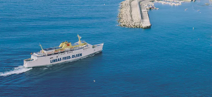 Imagen del ferry 'Bañaderos', en 1994, a la entrada del Puerto de Las Nieves (Agaete). / AH Imagen del ferry 'Bañaderos', en 1994, a la entrada del Puerto de Las Nieves (Agaete). / AH