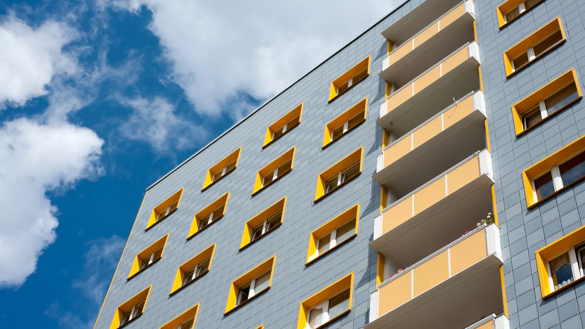 Edificio de viviendas en Canarias / AH