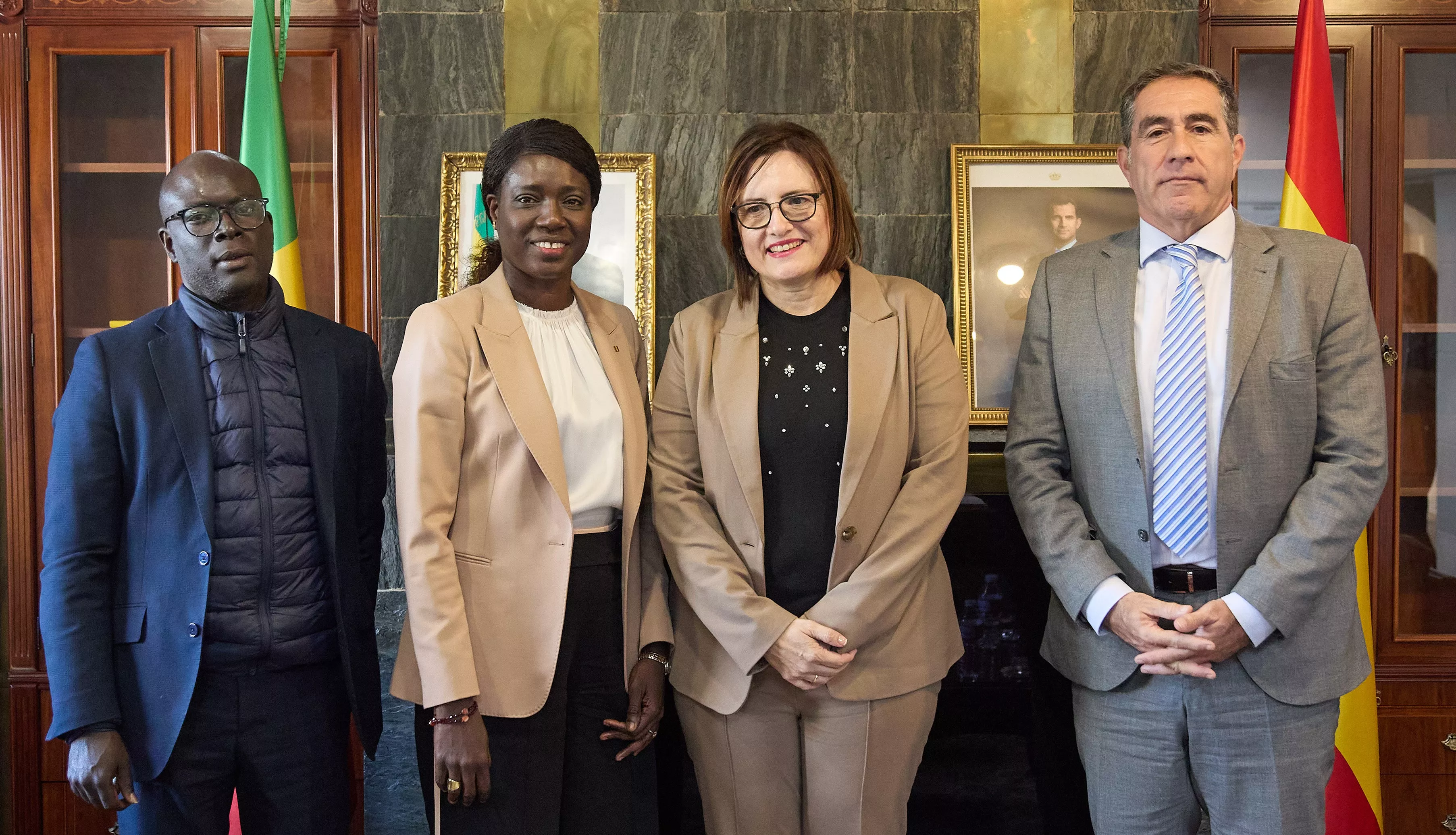 La embajadora de la República de Senegal en España, Mariame SY, junto a la consejera de Bienestar Social, Igualdad, Juventud, Infancia y Familias del Gobierno de Canarias, Candelaria Delgado./