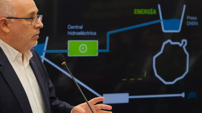 El presidente del Cabildo de Gran Canaria, Antonio Morales, informa sobre los avances del Salto de Chira / EFE - ÁNGEL MEDINA 