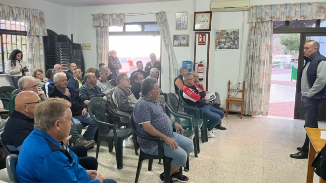 Reunión con los vecinos de los pueblos cercanos al barranco / CABILDO DE GRAN CANARIA Reunión con los vecinos de los pueblos cercanos al barranco / CABILDO DE GRAN CANARIA