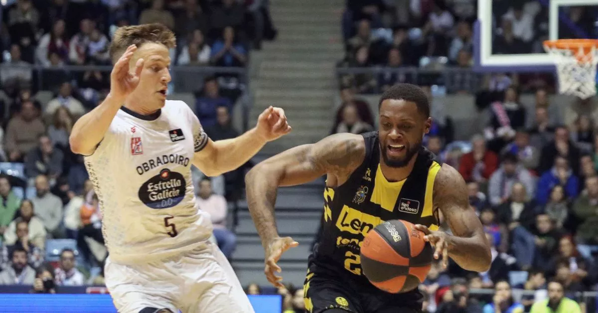 El CB Canarias desplegó todo su potencial en los lanzamientos más allá del arco, con un 16/32 en triples, para imponerse por 86-97 a Obradoiro./ EFE
