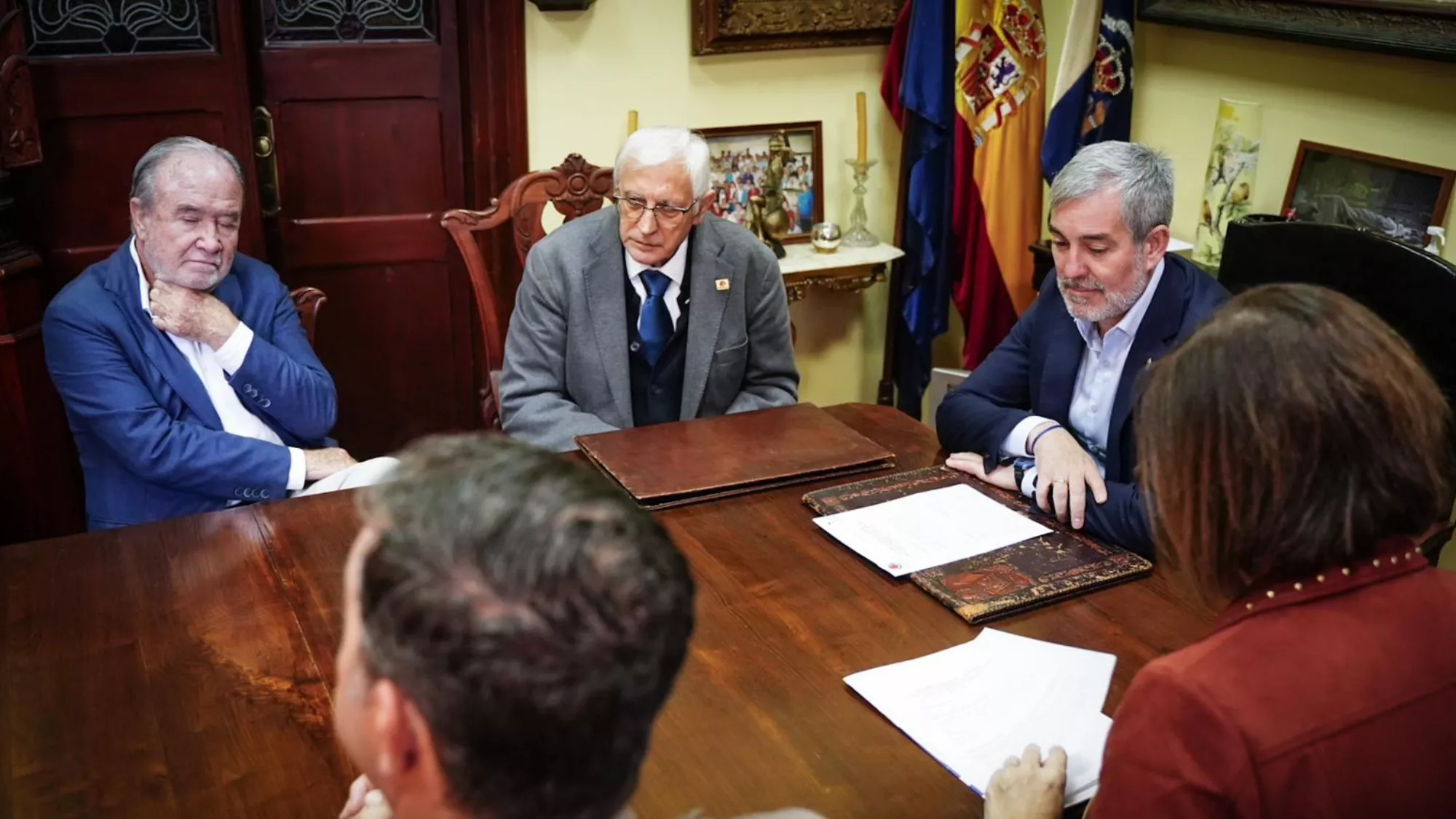 Reunión de Fernando Clavijo con representantes de la Obra Social / GOBIERNO DE CANARIAS 