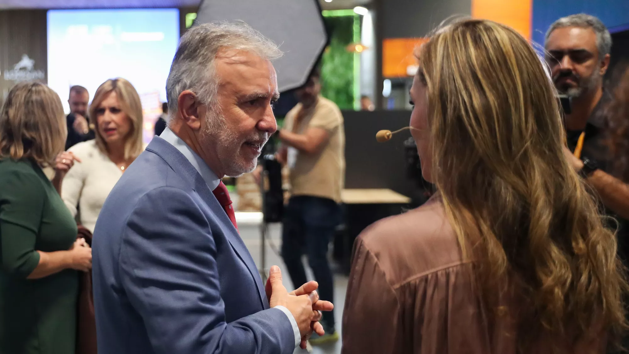 El ministro de Política Territorial, Víctor Ángel Torres (i) a su llegada para la inauguración oficial de Fitur 2024 en Ifema, Madrid este miércoles. EFEGema García