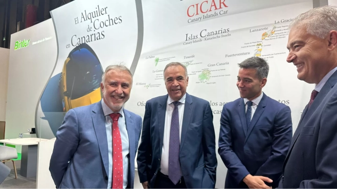 Visita de Ángel Víctor Torres al stand de CICCAR en Fitur / CICCAR