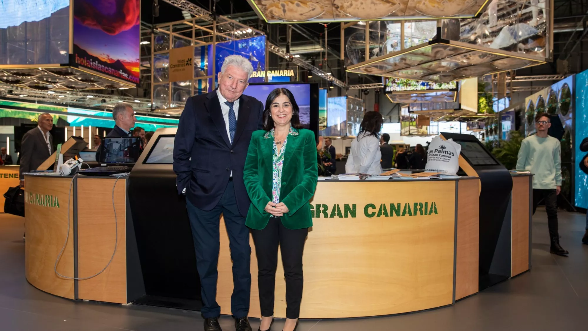 Pedro Quevedo y Carolina Darias, en el stand de Las Palmas de Gran Canaria en Fitur / AYUNTAMIENTO DE LAS PALMAS DE GRAN CANARIA