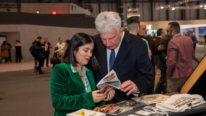 Imagen de Pedro Quevedo y Carolina Darias en Fitur / AYUNTAMIENTO DE LAS PALMAS DE GRAN CANARIA (1)