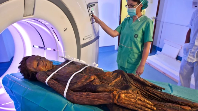 La momia guanche de Tenerife fue sometida a un TAC en 2019 para determinar su estado de conservación. / MAN La momia guanche de Tenerife fue sometida a un TAC en 2019 para determinar su estado de conservación. / MAN