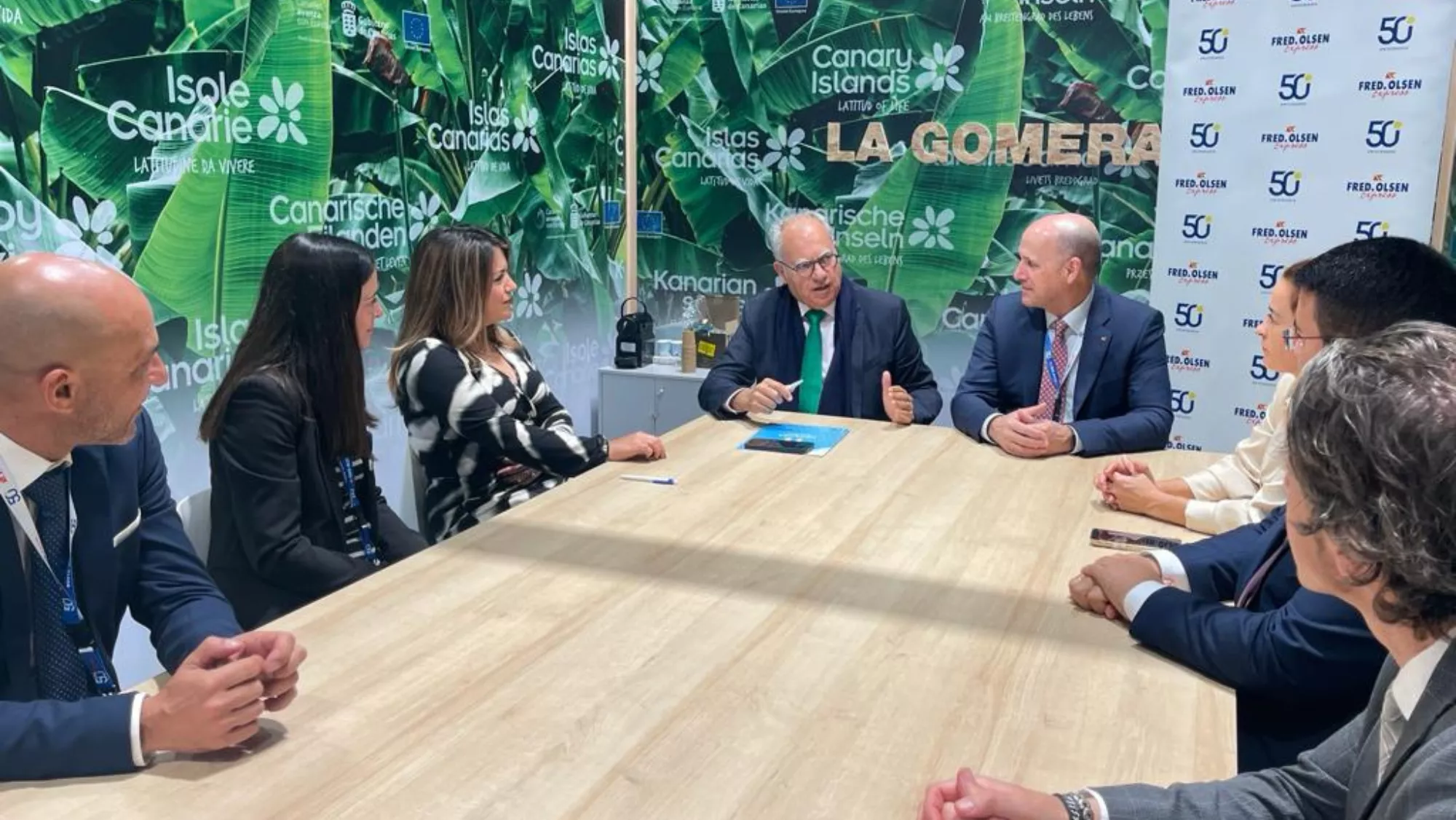 Reunión entre el Cabildo gomero y Fred. Olsen en Fitur./ CEDIDA