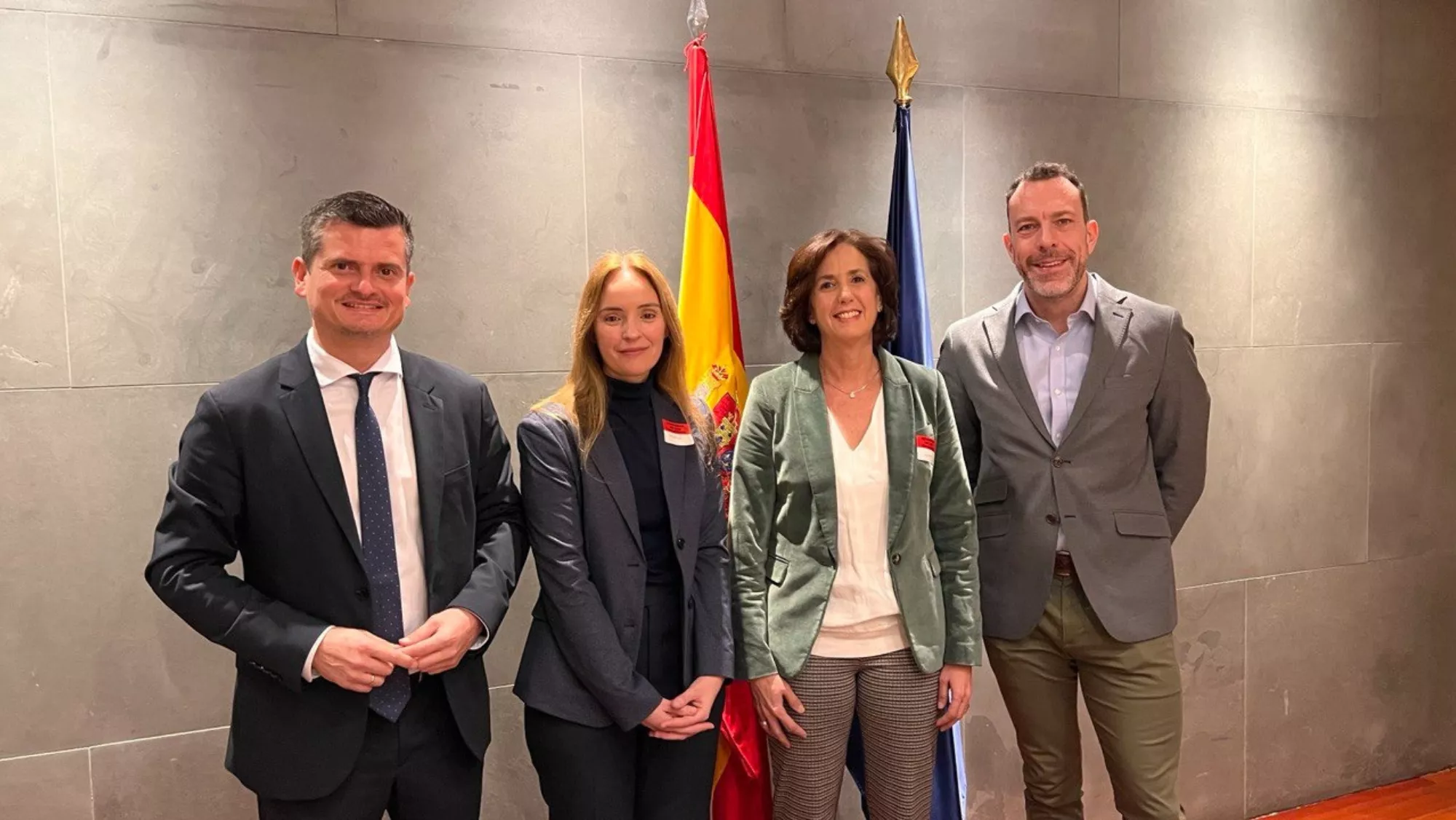 Los diputados del PP José Antonio Rojas y Héctor Palencia con la Subdirectora de la Asociación de Navieros Españoles (ANAVE), Araiz Basurko, y la Directora General, Elena Seco../ CEDIDA Los diputados del PP José Antonio Rojas y Héctor Palencia con la Subdirectora de la Asociación de Navieros Españoles (ANAVE), Araiz Basurko, y la Directora General, Elena Seco../ CEDIDA