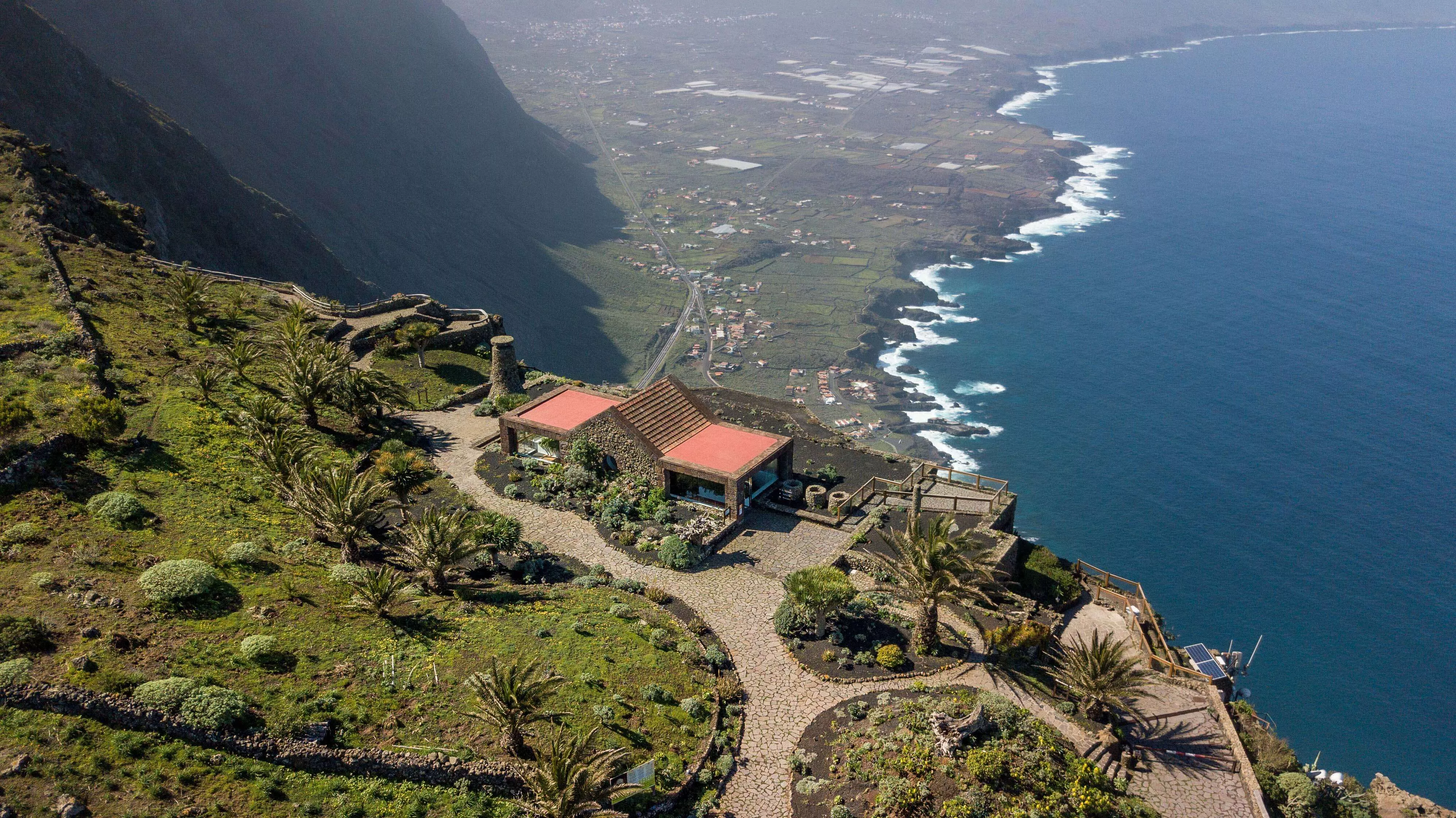 Mirador de La Peña en la isla de El Hierro. / EL HIERRO TURISMO