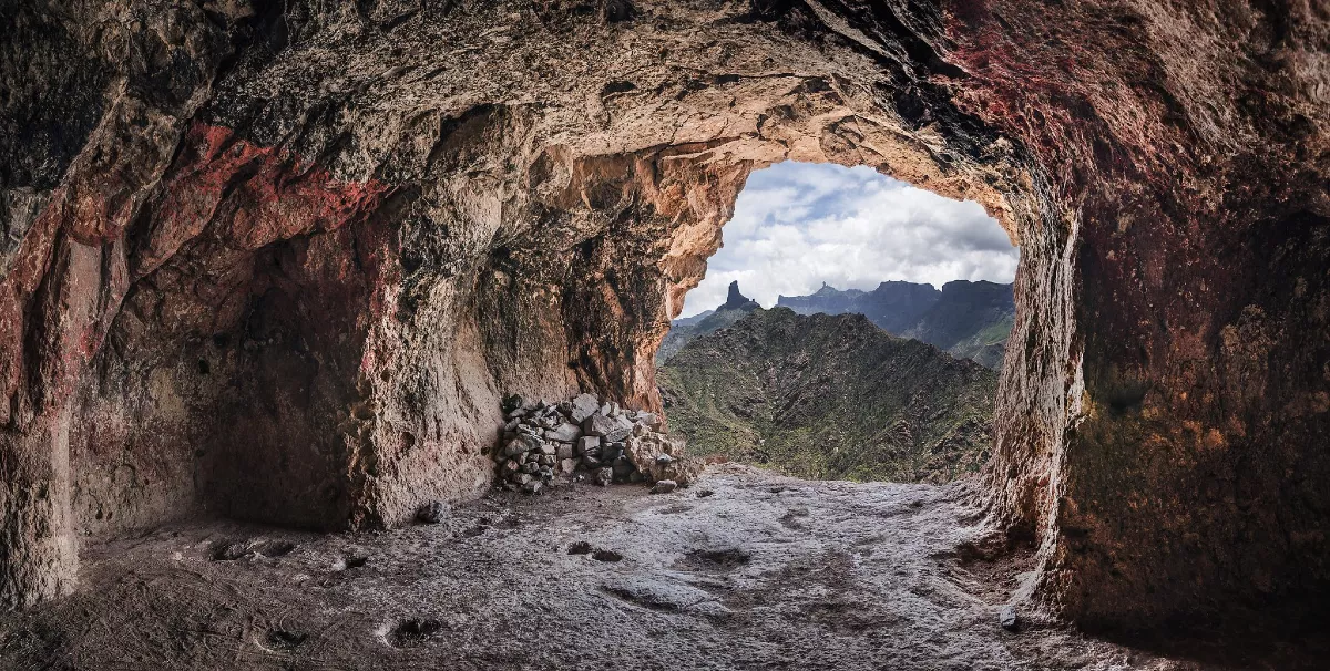 La primavera es un época idónea para recorrer un sendero porRisco Caído y las Montañas Sagradas de Gran Canaria./ CABILDO GRAN CANARIA.