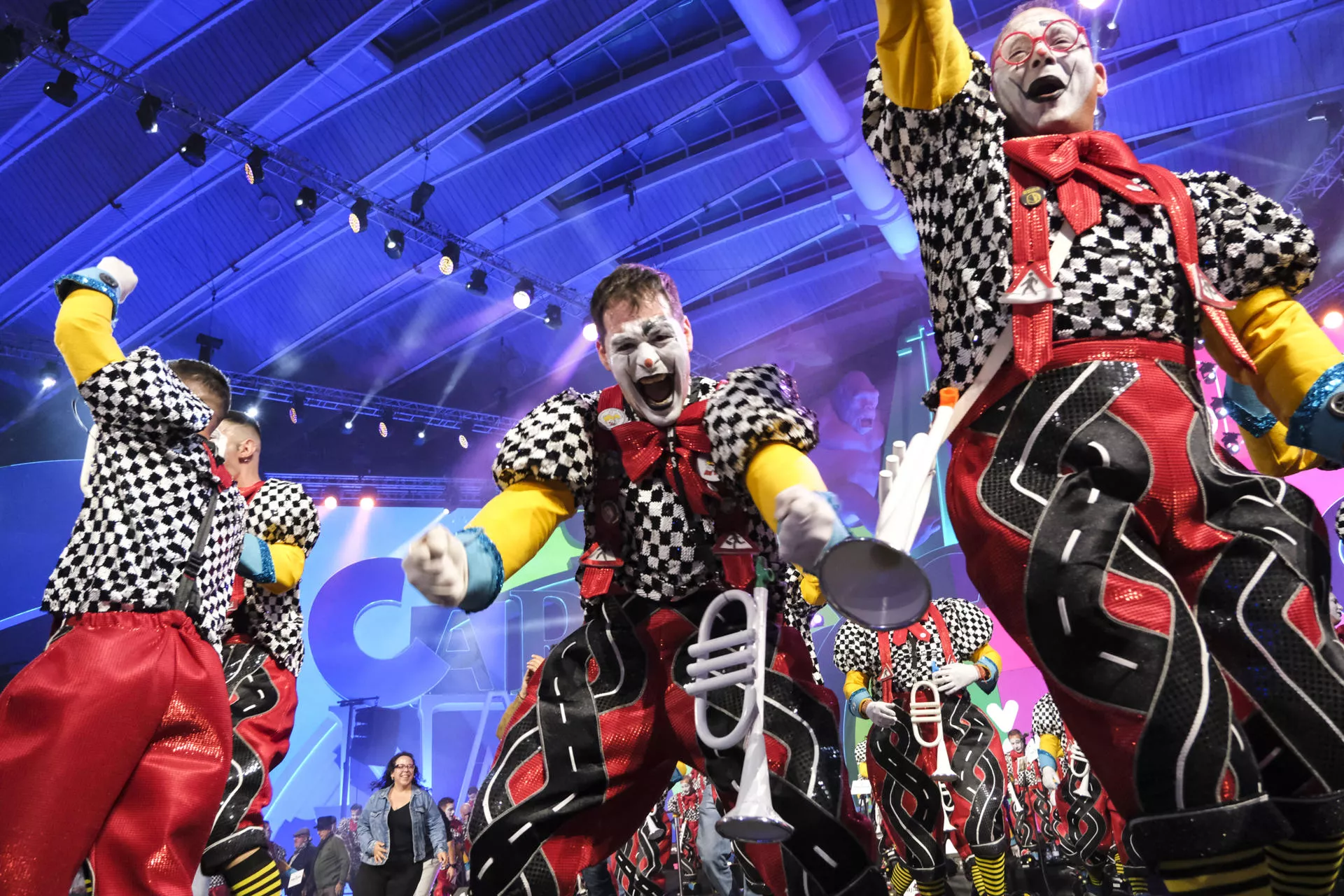 Los Bambones en el Concurso de Murgas del Carnaval de Santa Cruz de Tenerife 2024. / EFE - ALBERTO VALDÉS 