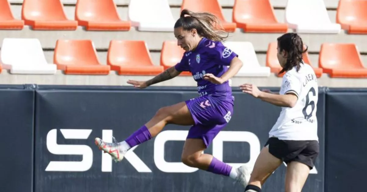 Pisco consiguió el gol del empate 1-1 ante el Valencia para hacer justicia al esfuerzo de un Costa Adeje Tenerife que en todo momento confió en sus posibilidades de puntuar en el Antonio Puchades./ LIGA F.