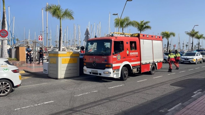 Bomberos en el Muelle Deportivo / ATLÁNTICO HOY