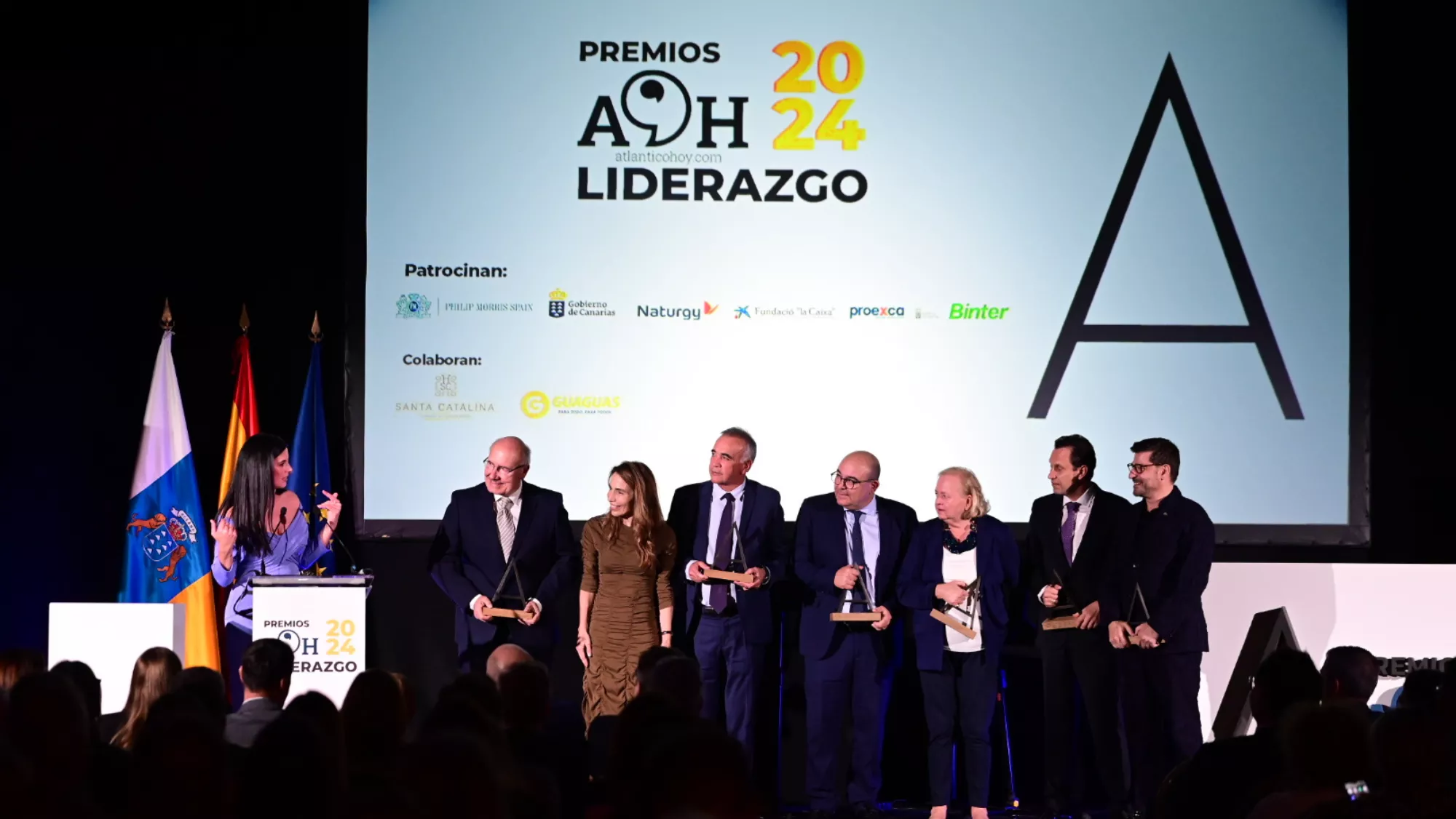 Foto de familia con los premiados. / ATLÁNTICO HOY Foto de familia con los premiados. / ATLÁNTICO HOY