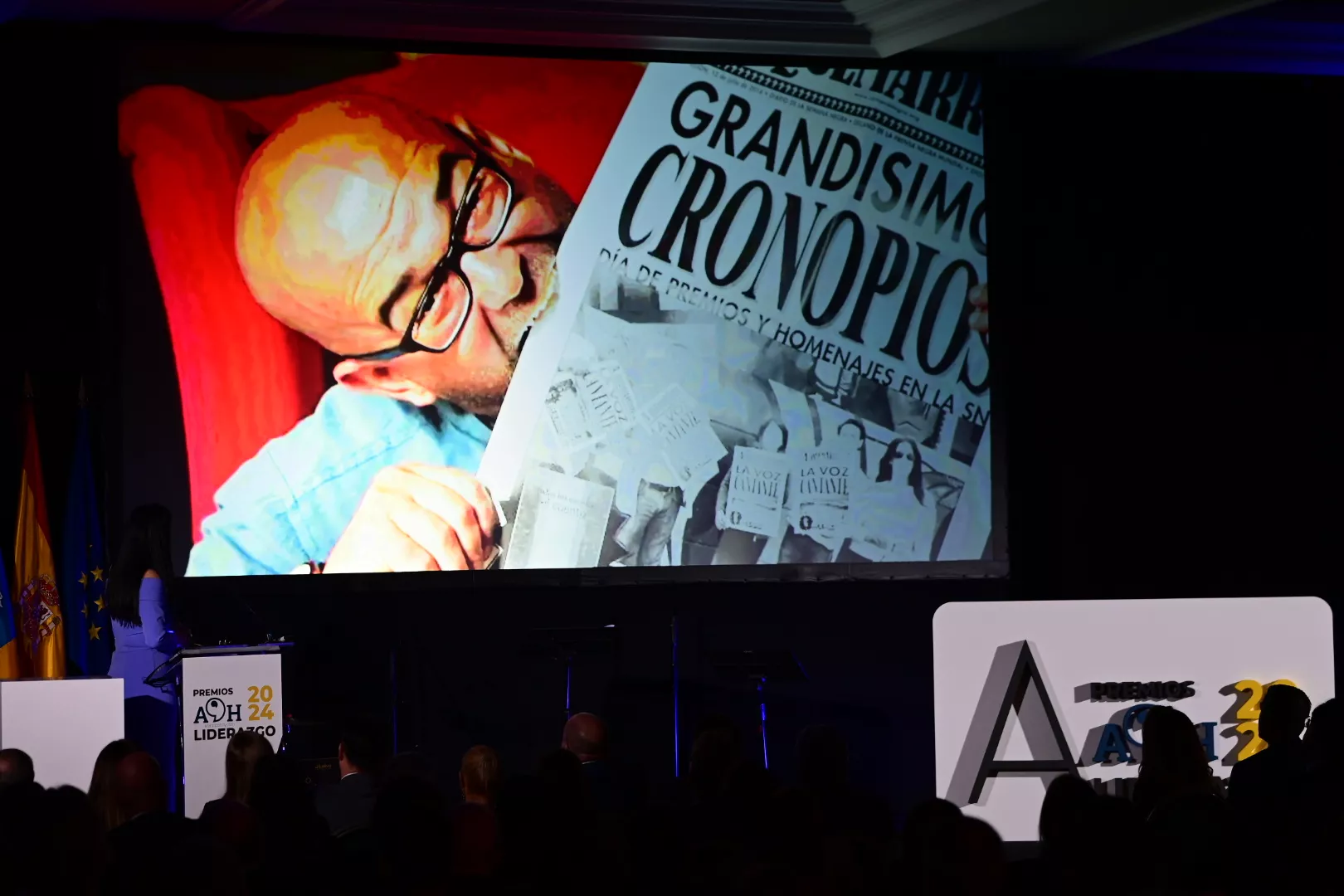 Los Premios Atlántico al Liderazgo de Atlántico Hoy dedicaron un homenaje al escritor canario Alexis Ravelo./ AH