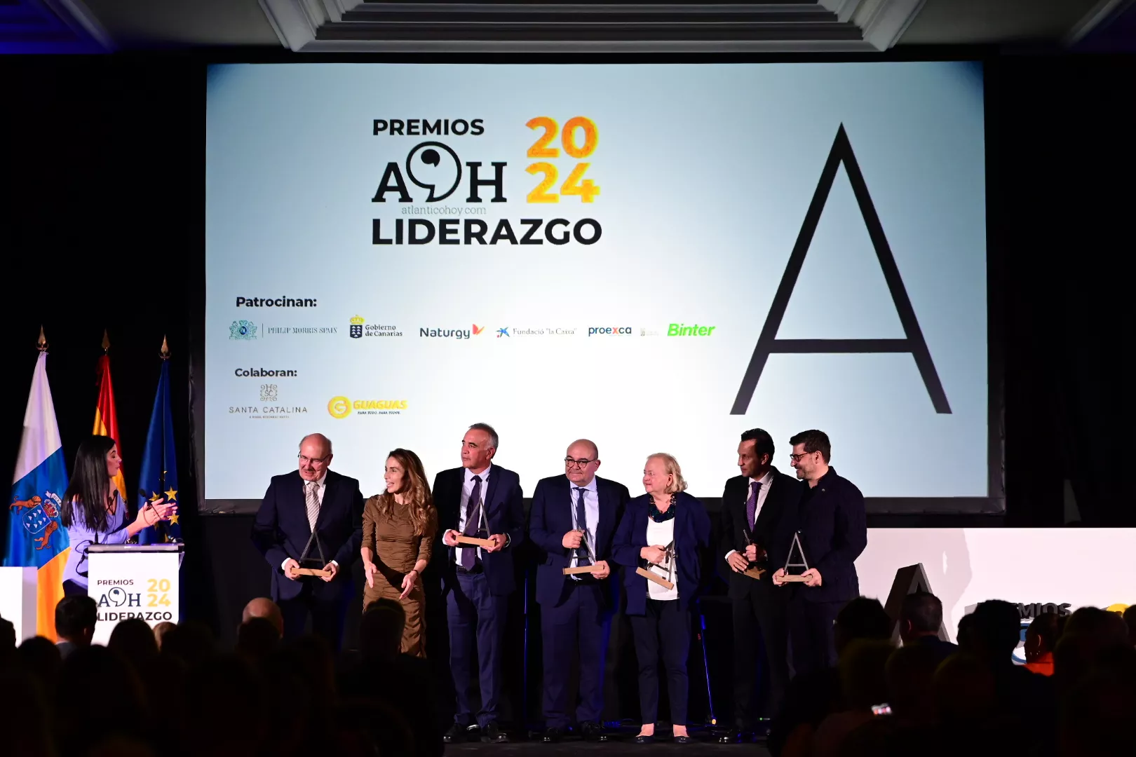 Foto de familia de los galardonados en los Premios Atlántico al Liderazgo de Atlántico Hoy./ AH