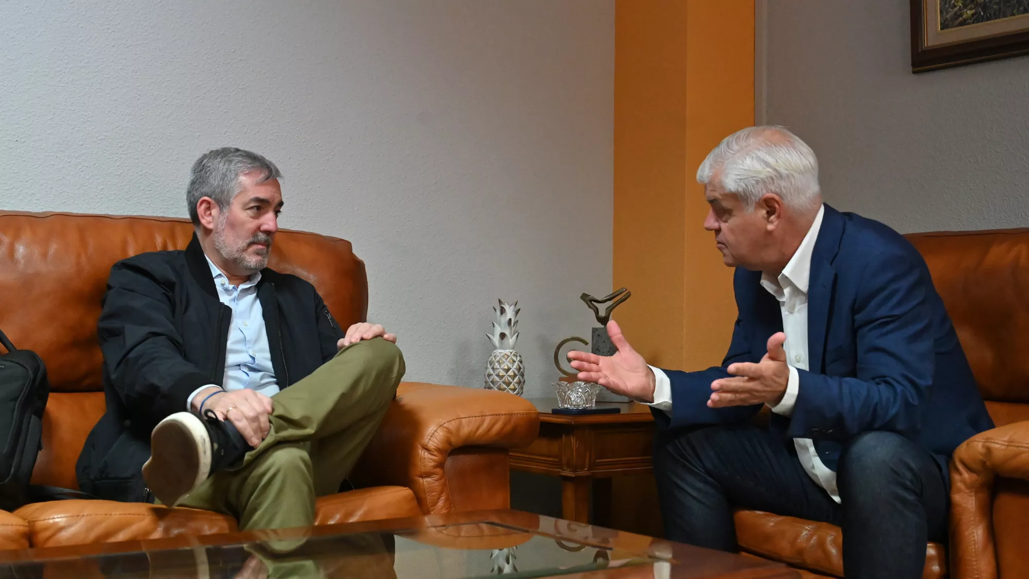 Reunión entre Fernando Clavijo y Alpidio Armas en El Hierro para tratar el tema migratorio / EFE