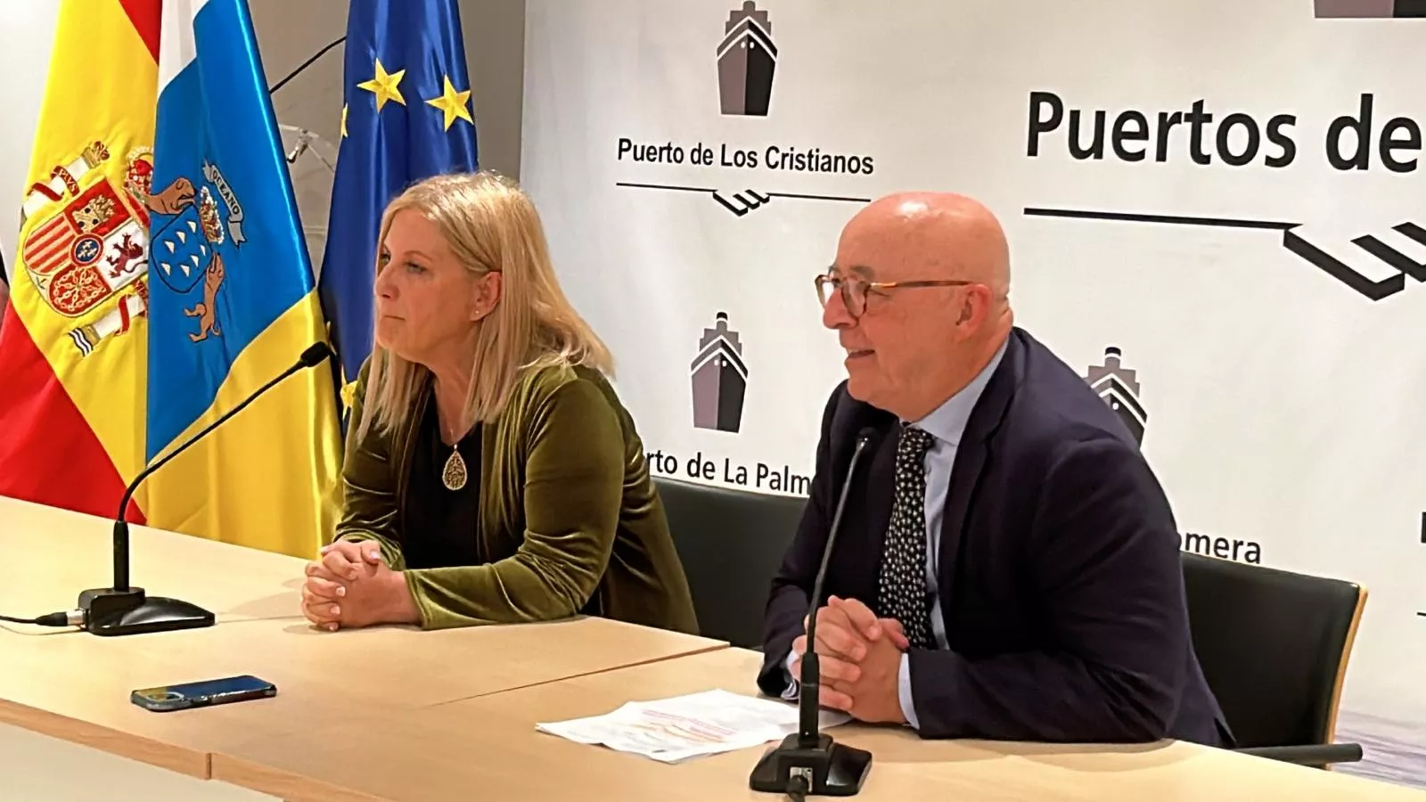 La directora general de Cruise News Media Group, Virginia López,y el presidente de Puertos de Tenerife, Pedro Suárez, en la presentación Premios Excellence de Cruceros / CEDIDA