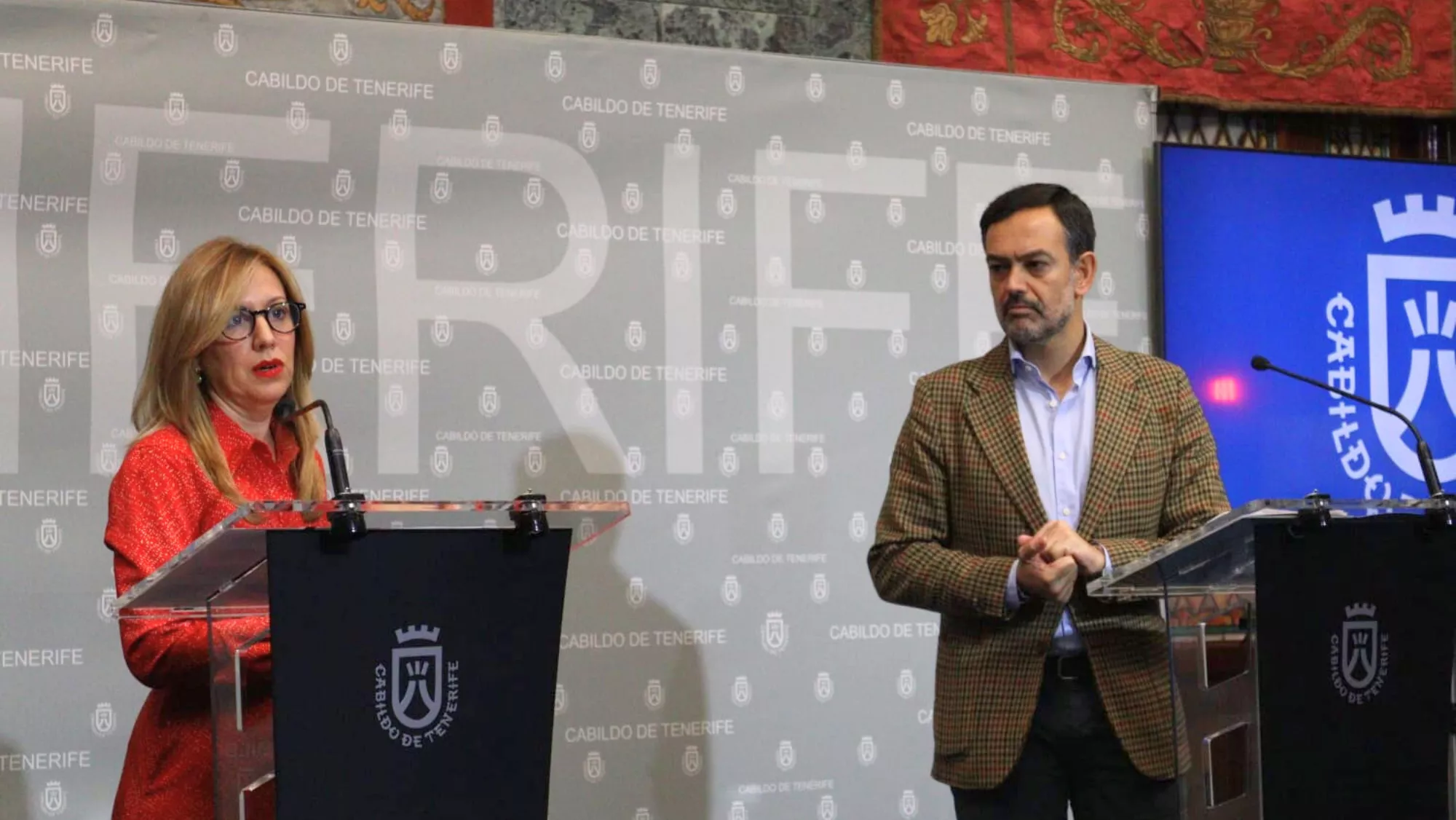 Rosa Dávila, la presidenta del Cabildo de Tenerife y Lope Afonso, vicepresidente insular. / AINOHA CRUZ -ATLÁNTICO HOY