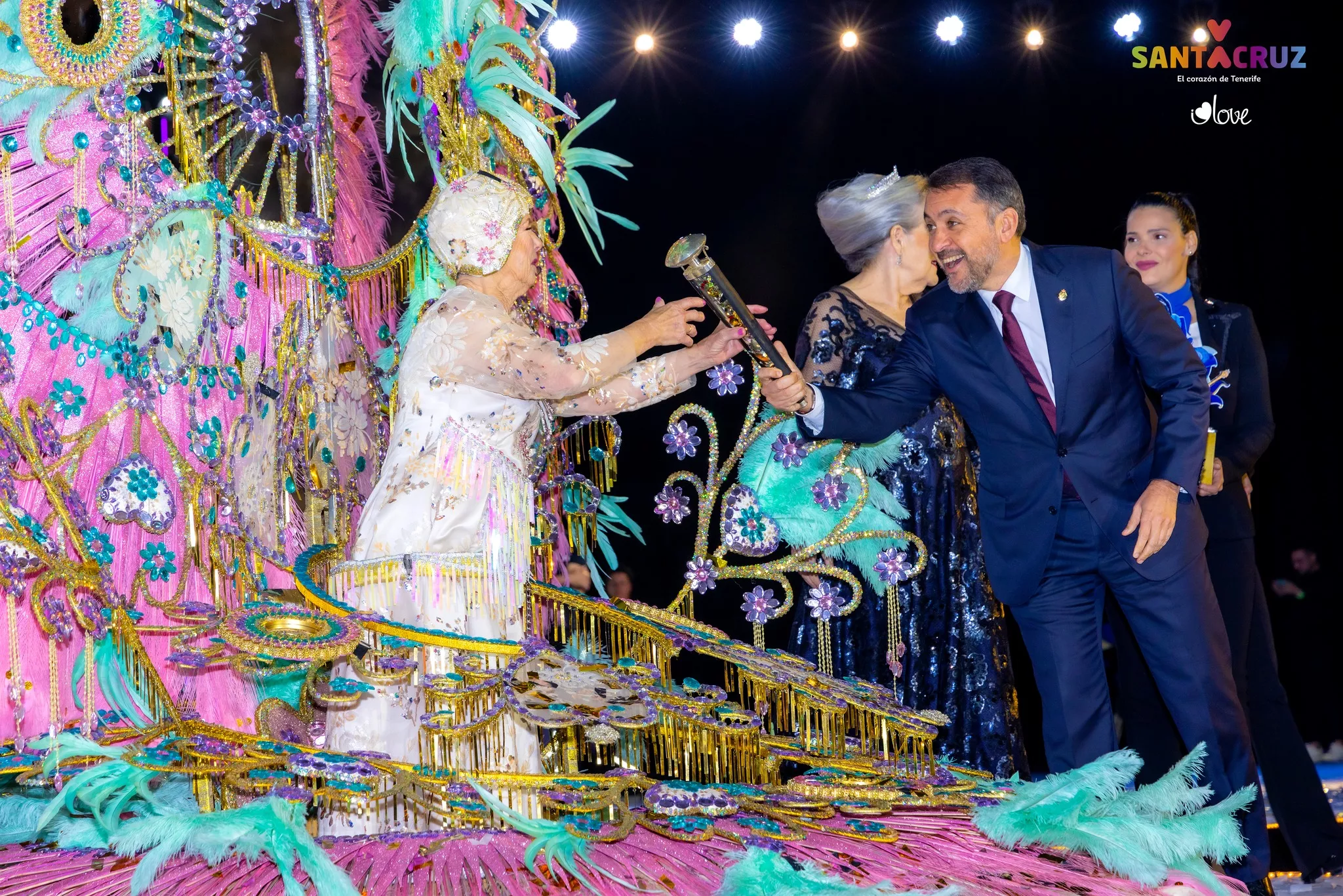 Reina de los Mayores 2023, América González. / AYUNTAMIENTO DE SANTA CRUZ DE TENERIFE