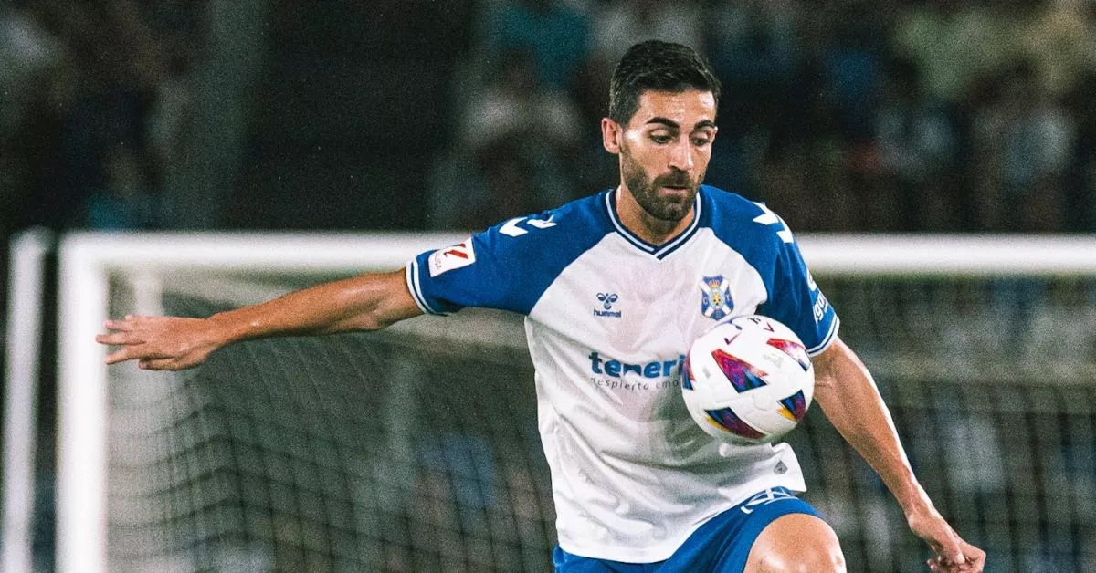 José León se perderá el partido ante el Andorra por la sanción que acarrea su expulsión por doble amarilla en el Ciutat de València ante el Levante./ LALIGA.